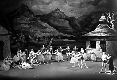 Heidrun (first from the left), scene from Giselle, 1970